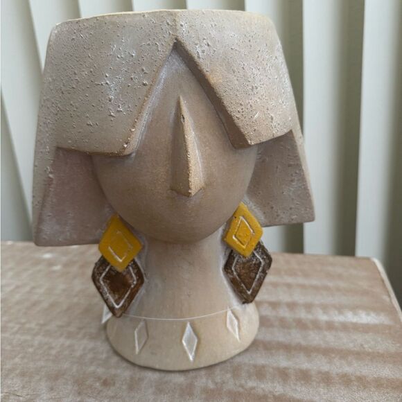 Artistic Ceramic/Resin Face Vases - Cream and Pink - Picture 5 of 16